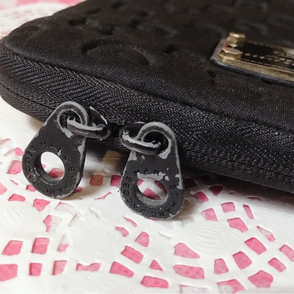 Marc Jacobs Padded Tablet Neoprene Case - Picture 3 of 16